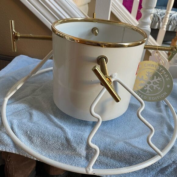 Yard Butler Limited Edition Christmas Tree Holder White and Gold - Picture 1 of 13